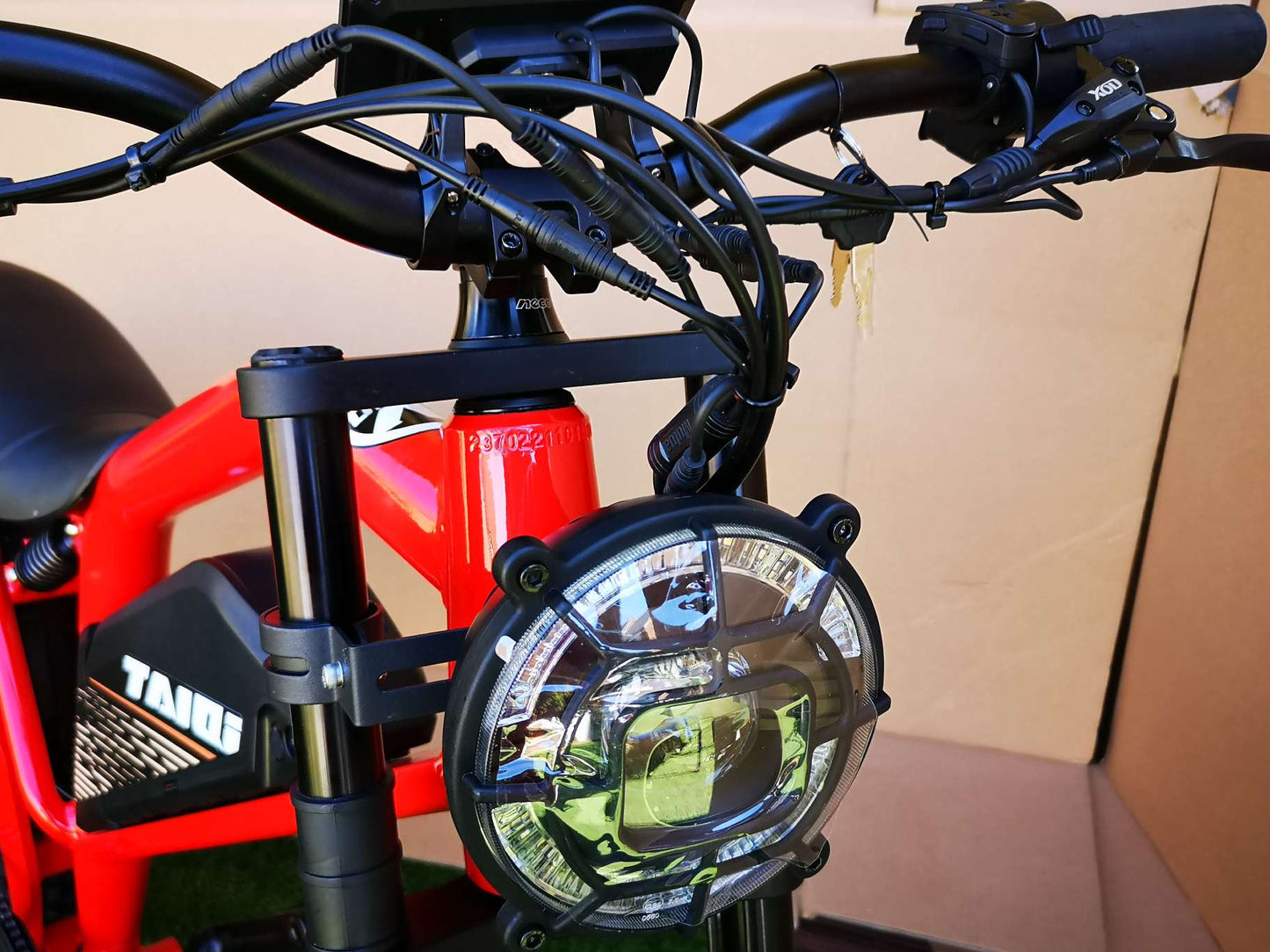 TAIQI XT600 Scrambler Motorbike Style E-bike - 500w (Red)