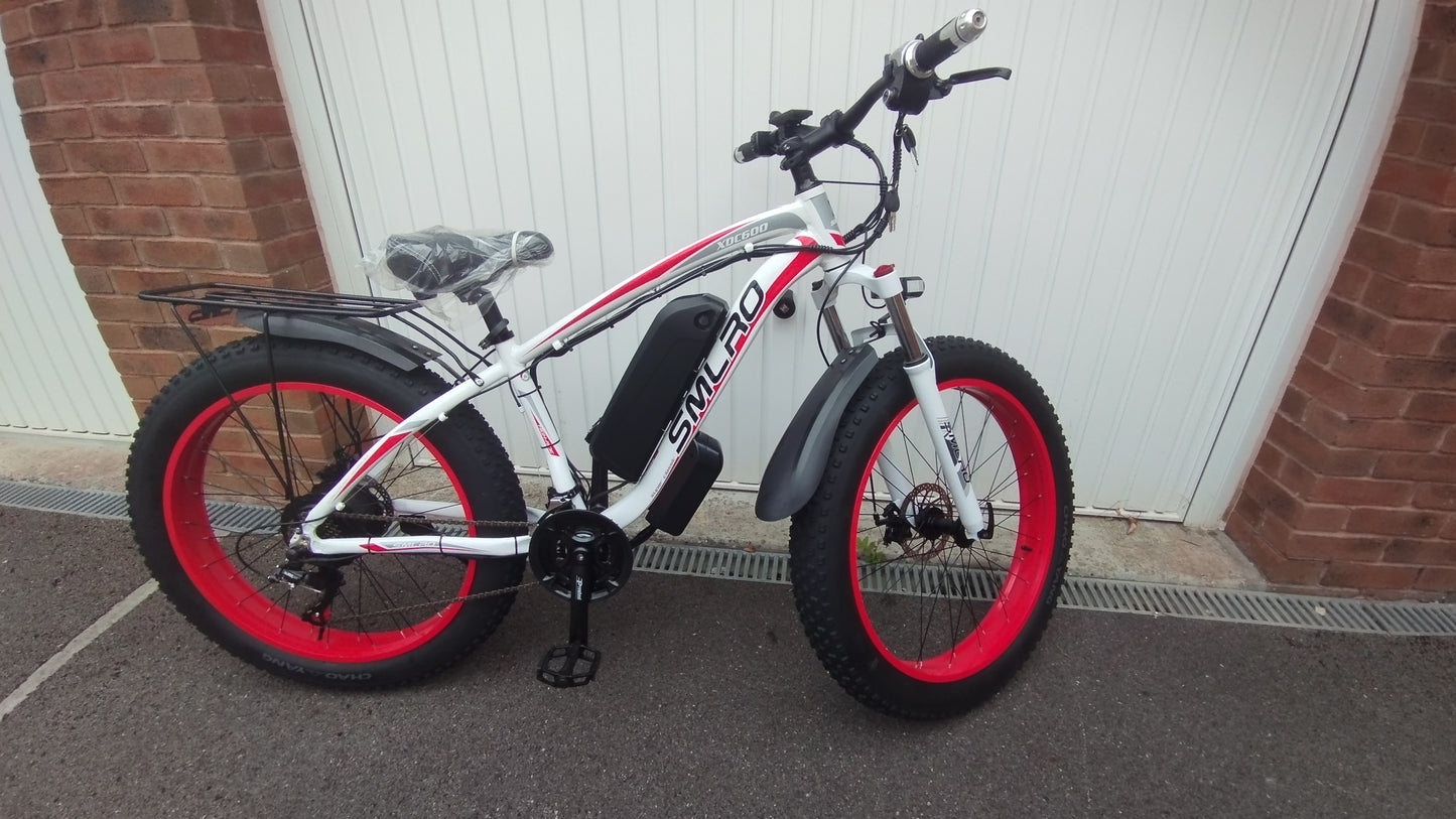 SMLRO XDC600 E-Mountain Bike - 1000w (White/Red) 17.5Ah fitted rear carrier.